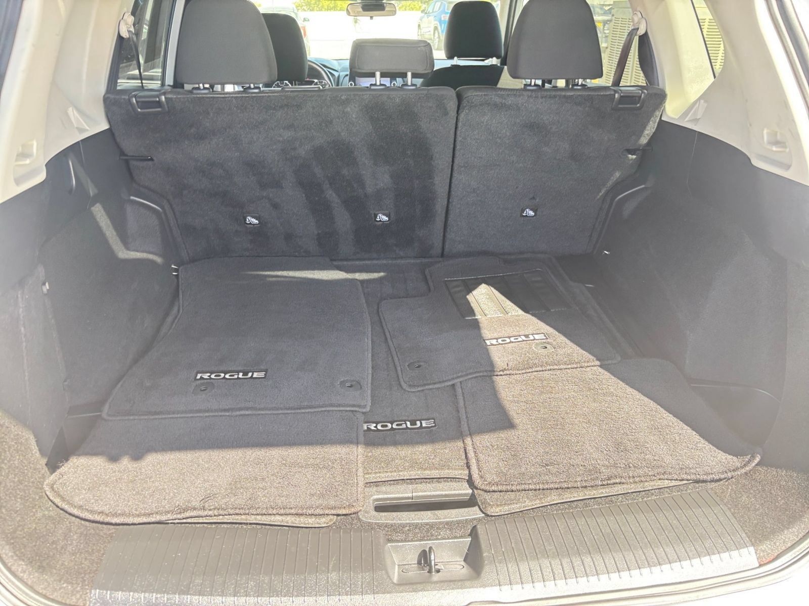 Used 2025 Nissan Rogue SV FWD image 32