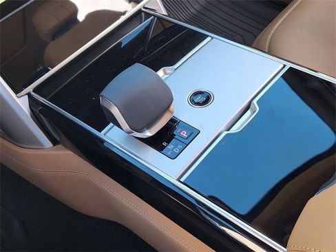 New 2026 Land Rover Range Rover SE image 15