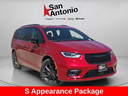 New 2026 Chrysler Pacifica Select w/ S Appearance Package FWD image 3