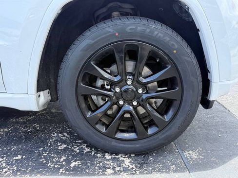 Used 2020 Jeep Grand Cherokee Altitude RWD image 28