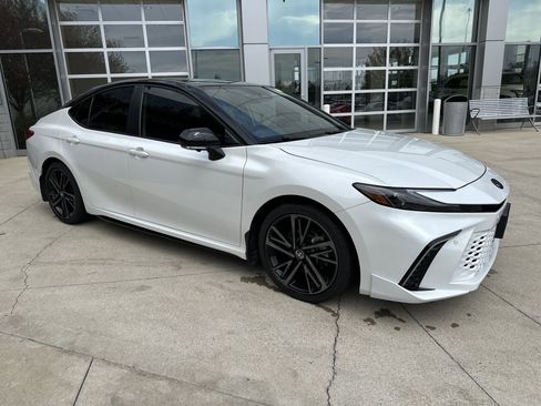 Used 2025 Toyota Camry XSE w/ Premium Plus Package image 2