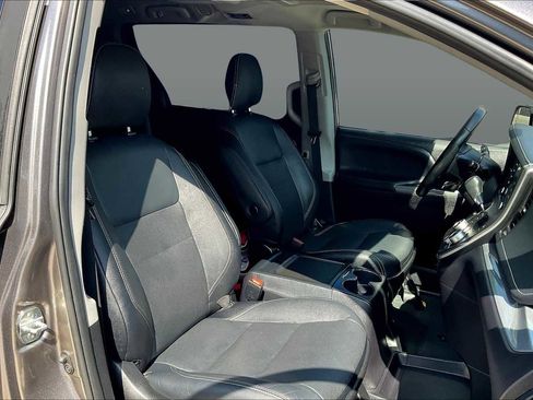 Certified 2020 Toyota Sienna SE Premium image 8