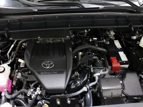 Used 2024 Toyota Highlander XLE AWD/4WD image 41