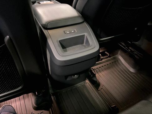 Used 2024 Volvo XC60 B5 Plus image 41