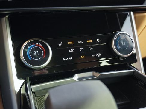 Used 2023 Land Rover Range Rover SE image 32