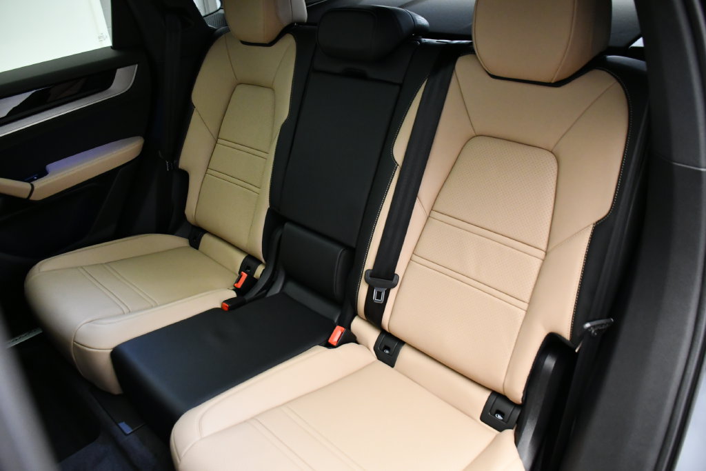Certified 2026 Porsche Cayenne Coupe AWD/4WD image 49