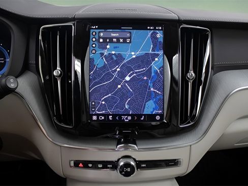 Certified 2024 Volvo XC60 T8 Ultimate w/ Protection Package Premier image 10