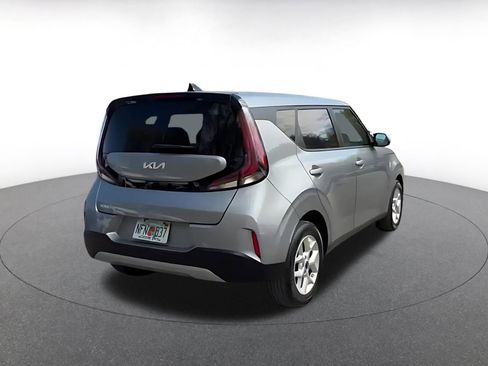 Used 2025 Kia Soul LX w/ LX Technology Package FWD image 14