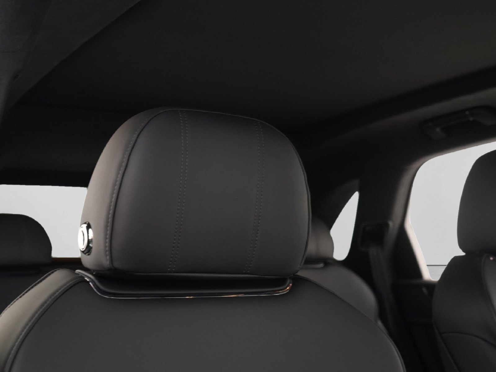 Used 2024 Bentley Bentayga AWD/4WD image 32