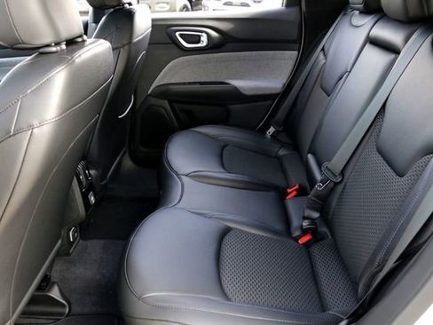 New 2026 Jeep Compass Latitude image 18