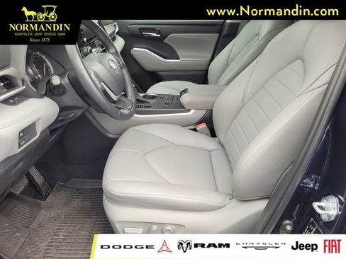 Used 2022 Toyota Highlander XLE FWD image 14