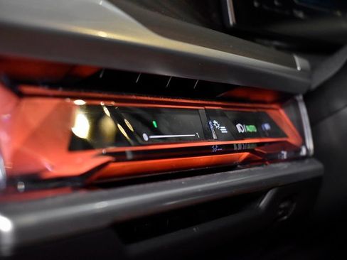 Used 2025 BMW 760i xDrive image 25