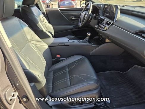 Certified 2022 Lexus ES 300h w/ Accessory Package FWD image 19