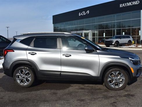 Used 2024 Kia Seltos S image 2