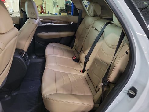 Used 2022 Cadillac XT5 Premium Luxury w/ Platinum Package AWD/4WD image 11