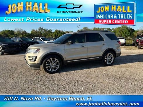 Used 2017 Ford Explorer XLT w/ Equipment Group 202A image 3