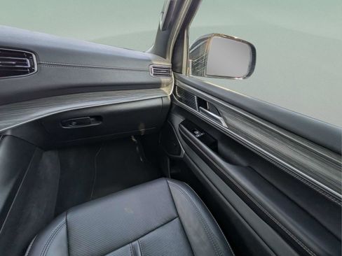 Used 2024 Jeep Wagoneer L Series III w/ Flexible Seating Group AWD/4WD image 15
