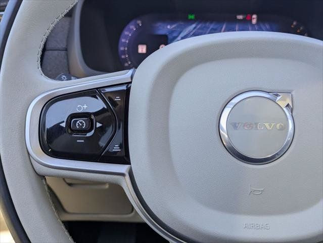 Used 2025 Volvo XC90 B6 Ultra w/ Lounge Package AWD/4WD image 13