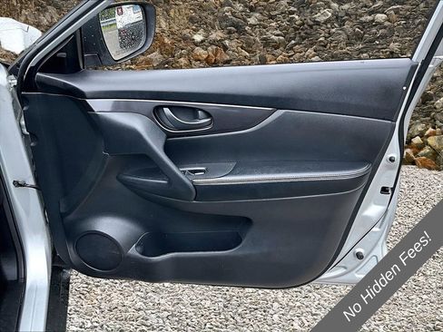Used 2020 Nissan Rogue S FWD image 21