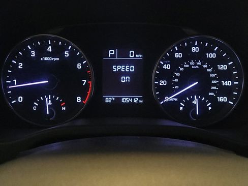 Used 2017 Hyundai Elantra SE image 23