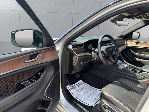 Used 2023 Jeep Grand Cherokee Summit AWD/4WD image 19