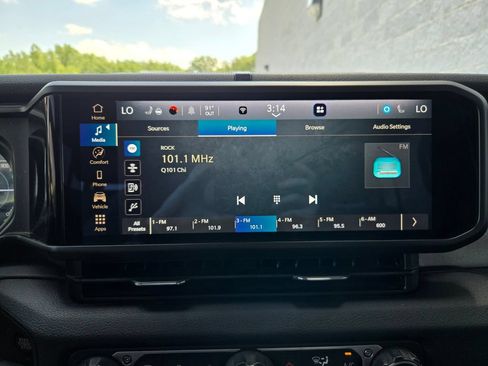 Used 2024 Jeep Wrangler Unlimited AWD/4WD image 24