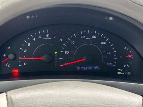 Used 2011 Toyota Camry LE image 21