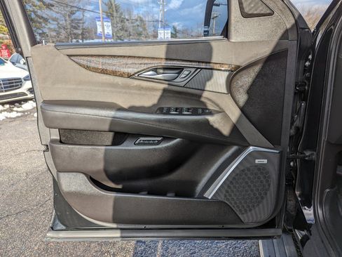 Used 2016 Cadillac Escalade Platinum image 11