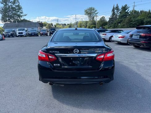 Used 2017 Nissan Altima 2.5 SV w/ Convenience Package FWD image 8