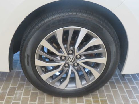 Used 2017 Toyota Corolla XLE FWD image 10