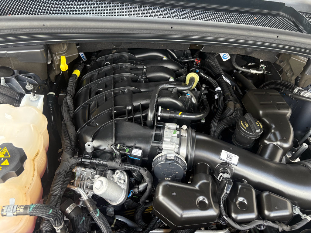 Used 2025 Jeep Grand Cherokee Altitude RWD image 32