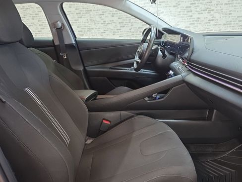 Used 2025 Hyundai Elantra SEL FWD image 8