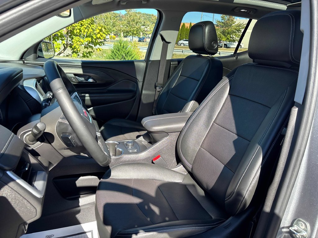 Used 2023 GMC Terrain SLT w/ Elevation Edition AWD/4WD image 10