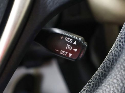 Used 2013 Toyota RAV4 LE FWD image 30