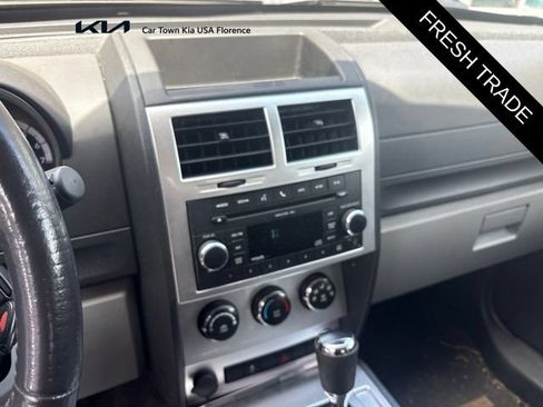 Used 2010 Dodge Nitro SXT AWD/4WD image 6