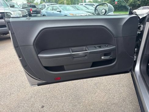 Used 2013 Dodge Challenger SXT RWD image 9