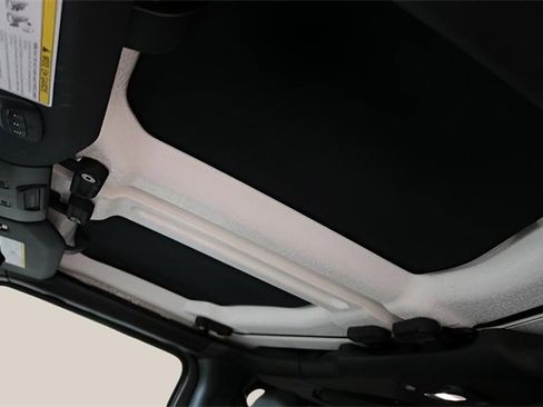 Used 2018 Jeep Wrangler Unlimited Sahara image 11