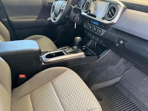 Used 2022 Toyota Tacoma SR5 RWD image 16