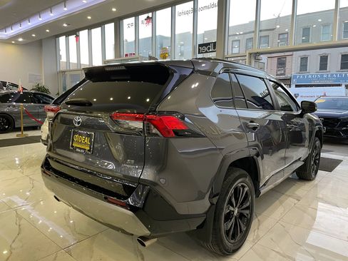 Used 2022 Toyota RAV4 SE w/ Convenience Package AWD/4WD image 5