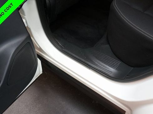 Used 2023 Nissan Rogue S image 39