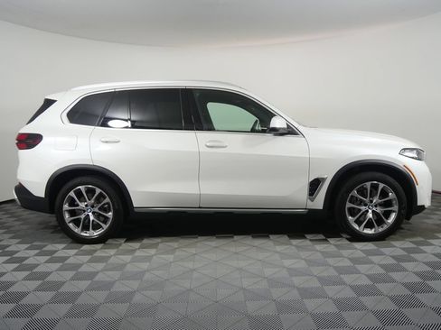 Used 2024 BMW X5 xDrive40i w/ Parking Assistance Package AWD/4WD image 2