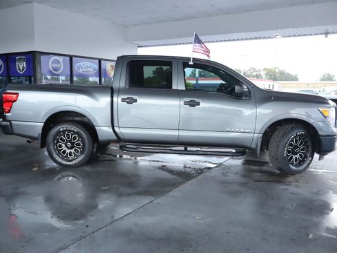 Used 2017 Nissan Titan S AWD/4WD image 5