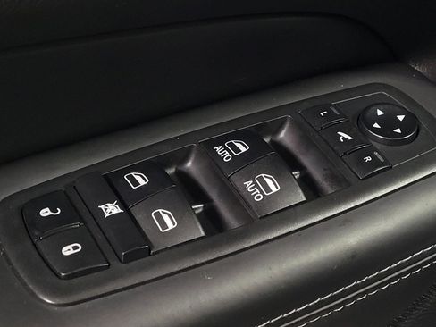 Used 2019 Jeep Grand Cherokee Overland AWD/4WD image 27