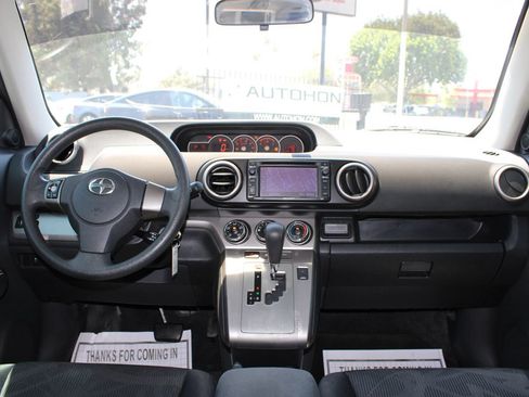 Used 2014 Scion xB FWD image 18