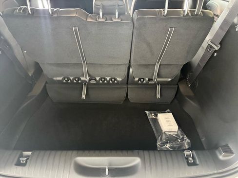 Used 2026 Chrysler Pacifica Select image 24