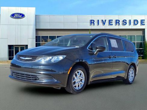 Used 2020 Chrysler Voyager Lxi image 3