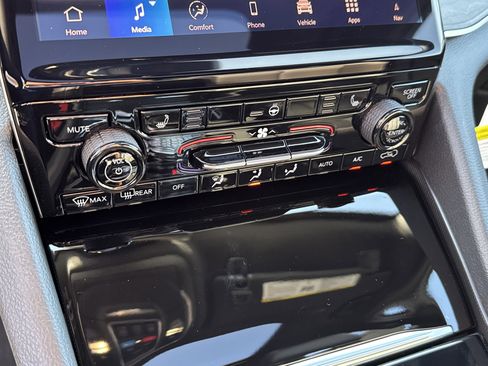 New 2025 Jeep Grand Cherokee Limited w/ Black Appearance Package image 34