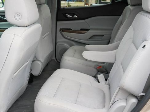 Used 2023 GMC Acadia SLE w/ Driver Convenience Package image 14