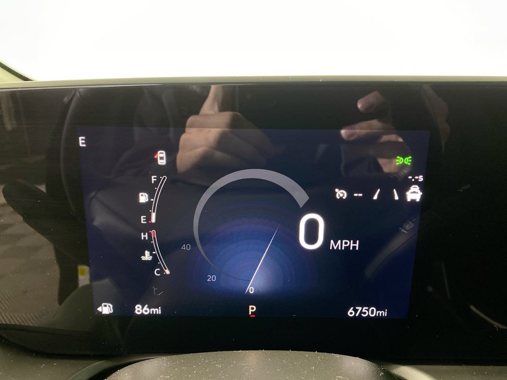 Used 2024 Buick Encore GX Avenir w/ Avenir Convenience Package FWD image 15