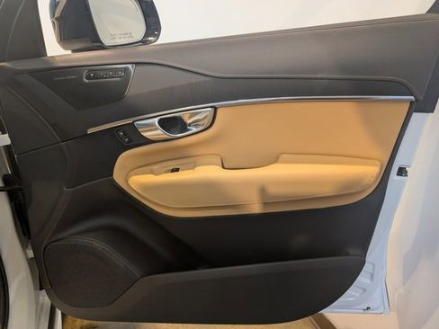 Used 2023 Volvo XC90 T8 Ultimate w/ Lounge Package image 34